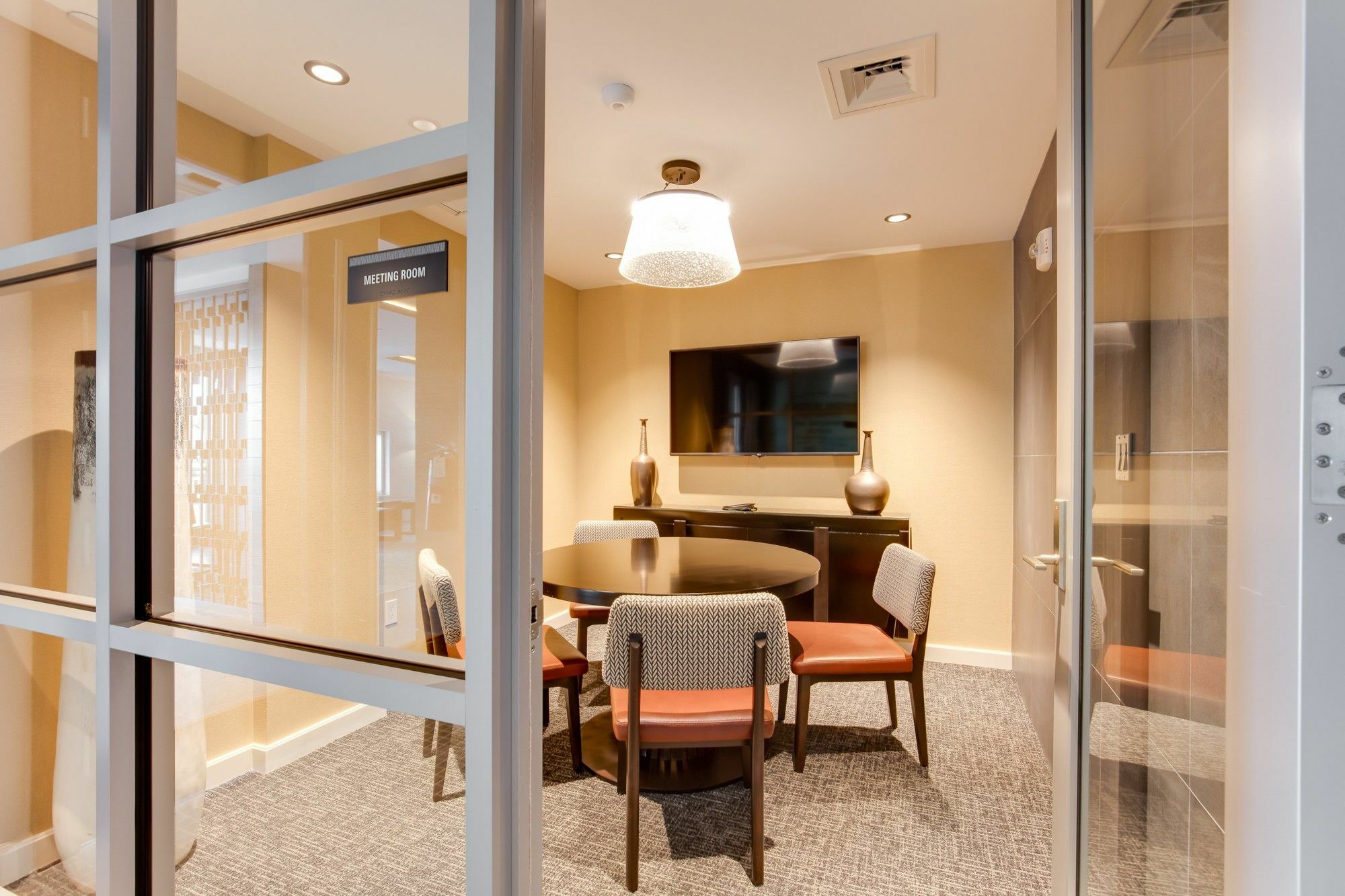 Global Luxury Suites Longwood Medical ブルックライン エクステリア 写真